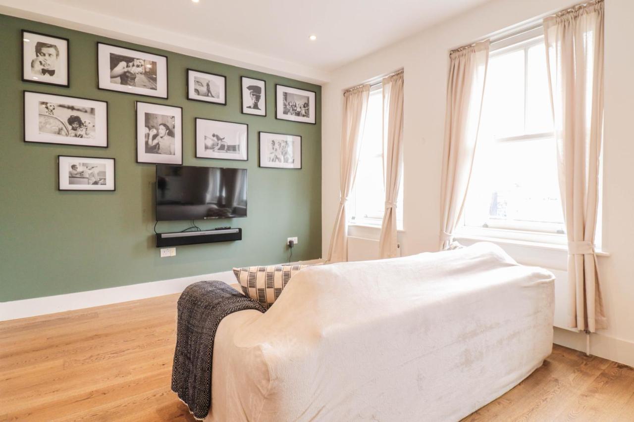 Modern & Spacious 1 Bedroom Clapham Junction Flat ロンドン エクステリア 写真