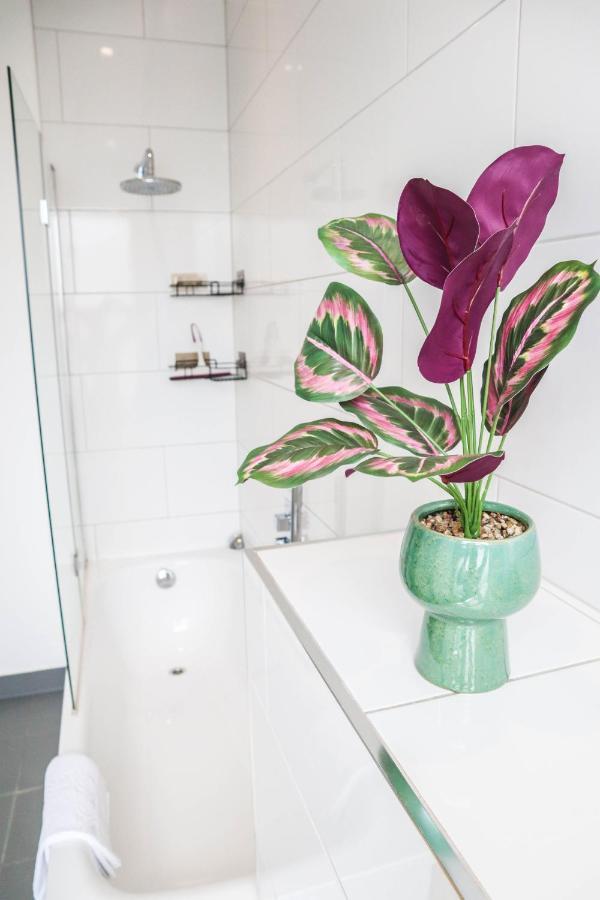 Modern & Spacious 1 Bedroom Clapham Junction Flat ロンドン エクステリア 写真