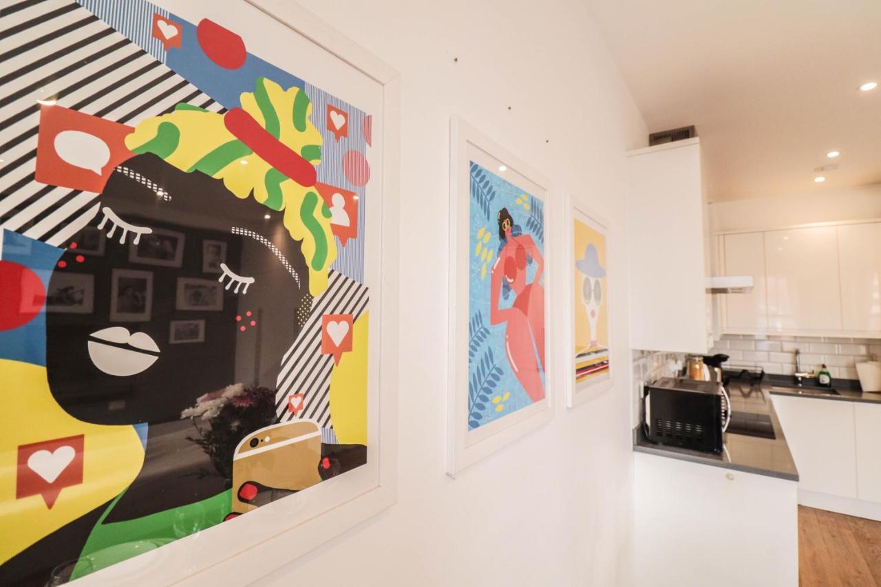 Modern & Spacious 1 Bedroom Clapham Junction Flat ロンドン エクステリア 写真