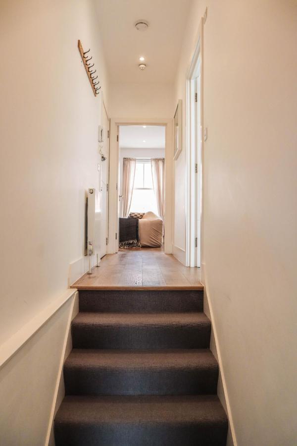 Modern & Spacious 1 Bedroom Clapham Junction Flat ロンドン エクステリア 写真
