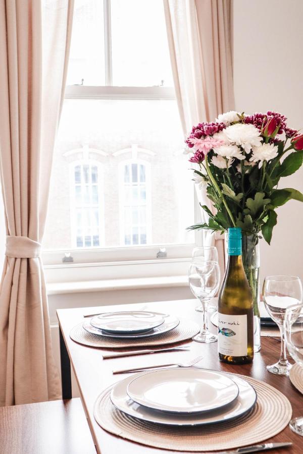 Modern & Spacious 1 Bedroom Clapham Junction Flat ロンドン エクステリア 写真
