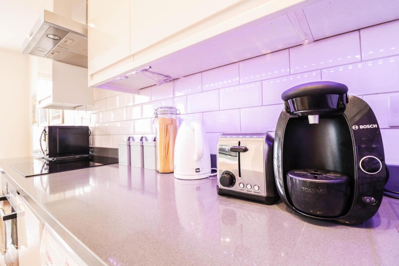 Modern & Spacious 1 Bedroom Clapham Junction Flat ロンドン エクステリア 写真