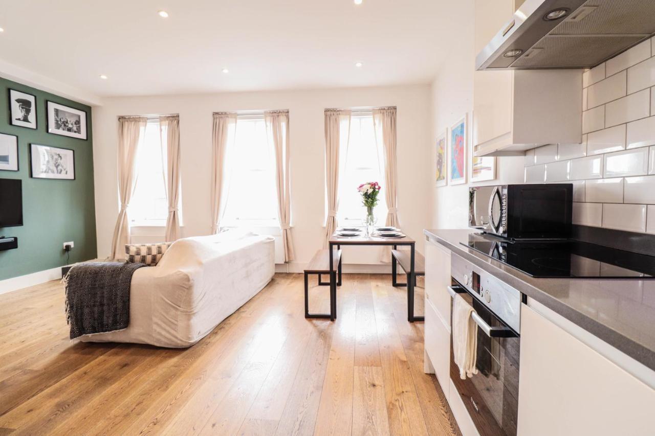 Modern & Spacious 1 Bedroom Clapham Junction Flat ロンドン エクステリア 写真